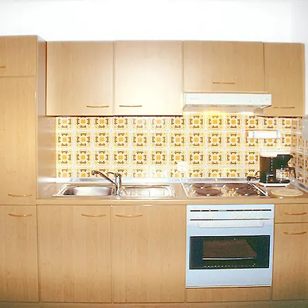 Schneck's Appartments 122w *