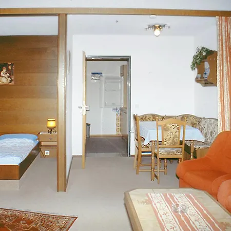 Schneck's Appartments 122w *